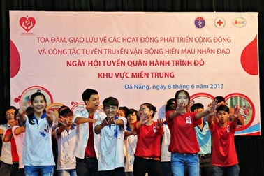 “Hành trình Đỏ” tuyển quân vận động hiến máu cứu người tại miền Trung
