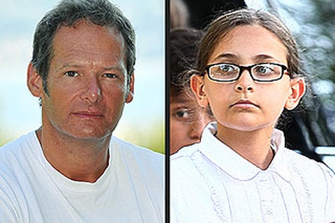 Bạn thân Vua nhạc Pop không phải bố đẻ con gái anh