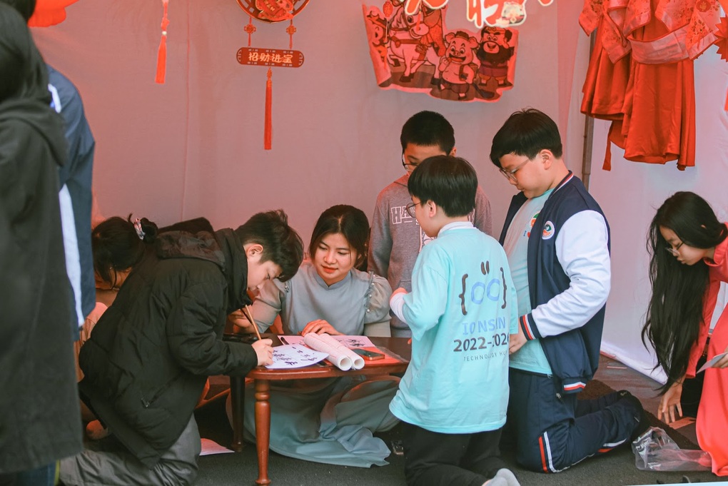 Nữ sinh Bắc Giang tặng hoa cho Chủ tịch Trung Quốc Tập Cận Bình là ai? - 5