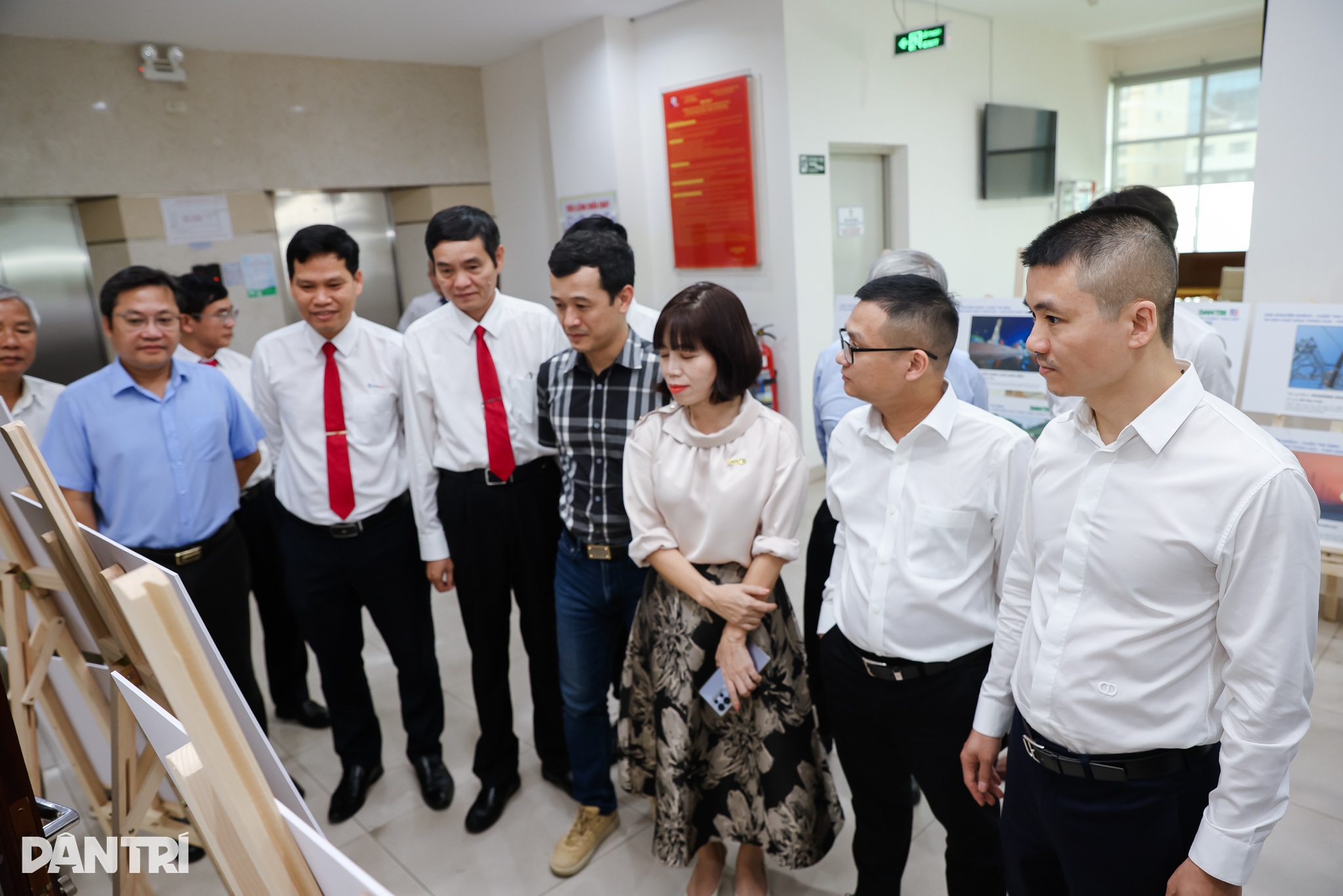 Trao giải cuộc thi ảnh kỷ niệm 50 năm ngành điện lực miền Nam - 3