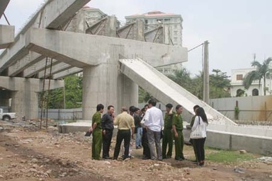 Công an Hà Nội điều tra nguyên nhân sập dầm cầu Thanh Trì