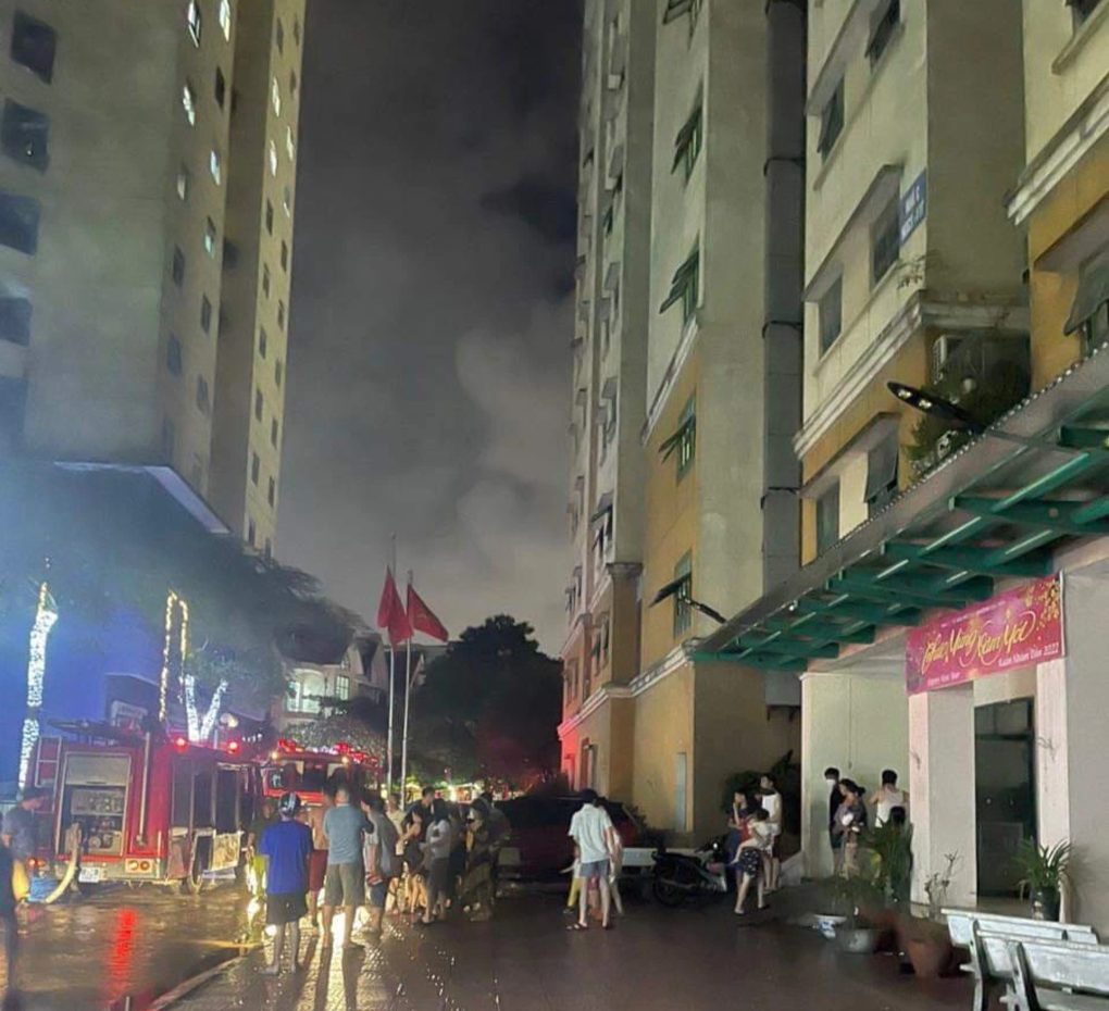 Giải cứu 7 người trong vụ cháy chung cư 13 tầng ở Hà Nội - 2 Giải cứu 7 người trong vụ cháy chung cư 13 tầng ở Hà Nội - 2
