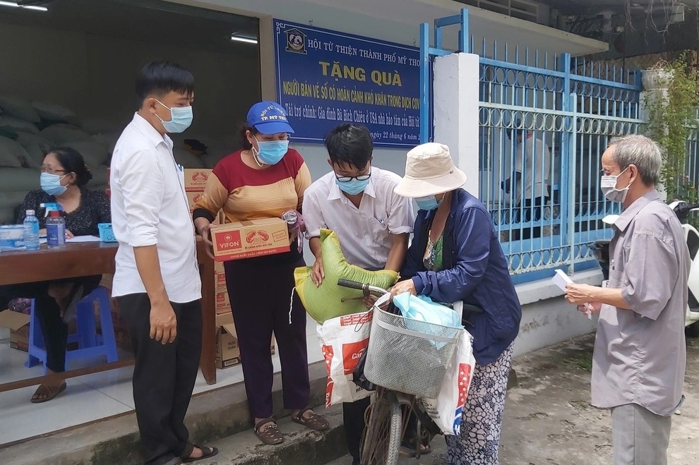 Tình người giữa dịch Covid-19 - 3 Tình người giữa dịch Covid-19 - 3