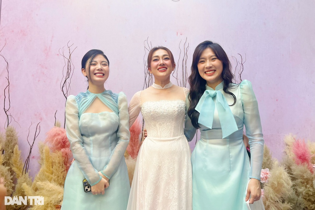 Đám hỏi Phương Lan Nhà bà Nữ: Chú rể và dàn bê tráp phải ăn chanh, ớt - 2 Đám hỏi Phương Lan Nhà bà Nữ: Chú rể và dàn bê tráp phải ăn chanh, ớt - 2