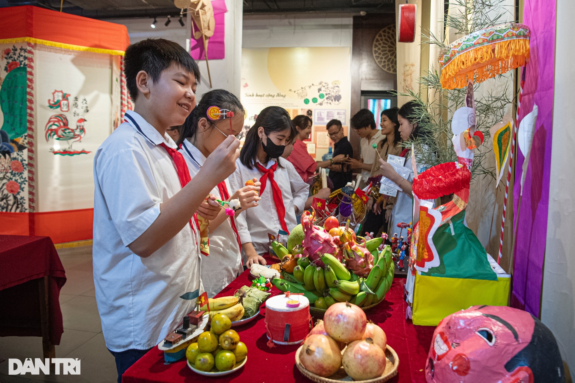 Trở về Tết Trung thu xưa qua những tư liệu cổ được trưng bày tại Hà Nội - 10 Trở về Tết Trung thu xưa qua những tư liệu cổ được trưng bày tại Hà Nội - 10