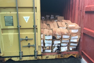 Phát hiện 1 container chứa 3,6 tấn lá Khát cực độc nhập trái phép