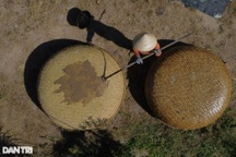 Thuyền thúng tre xuất ngoại tơi tới, đôi vợ chồng làm giàu từ nghề... bỏ đi