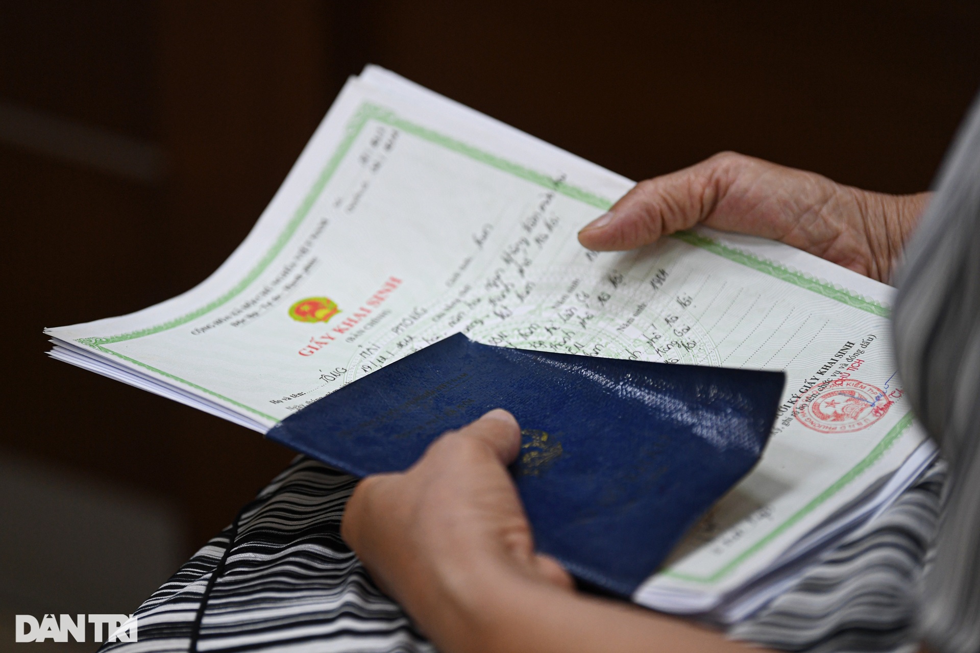 Hà Nội: Người dân thoát cảnh xếp hàng dài với thủ tục hành chính không chờ - 8 Hà Nội: Người dân thoát cảnh xếp hàng dài với thủ tục hành chính không chờ - 8
