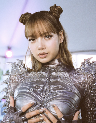 Hé lộ bí mật về màn thay đồ "nhanh như chớp" của Lisa ngay trên sân khấu - 12