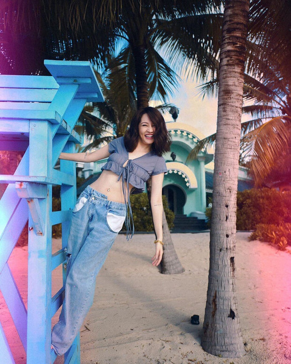 Jun Vũ, Hương Giang, Quỳnh Anh Shyn diện bikini khoe dáng cực kỳ gợi cảm - 7 Jun Vũ, Hương Giang, Quỳnh Anh Shyn diện bikini khoe dáng cực kỳ gợi cảm - 7