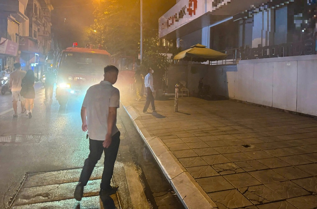 Cháy hầm gửi xe một ngân hàng ở đường Thụy Khuê, Hà Nội - 1 Cháy hầm gửi xe một ngân hàng ở đường Thụy Khuê, Hà Nội - 1