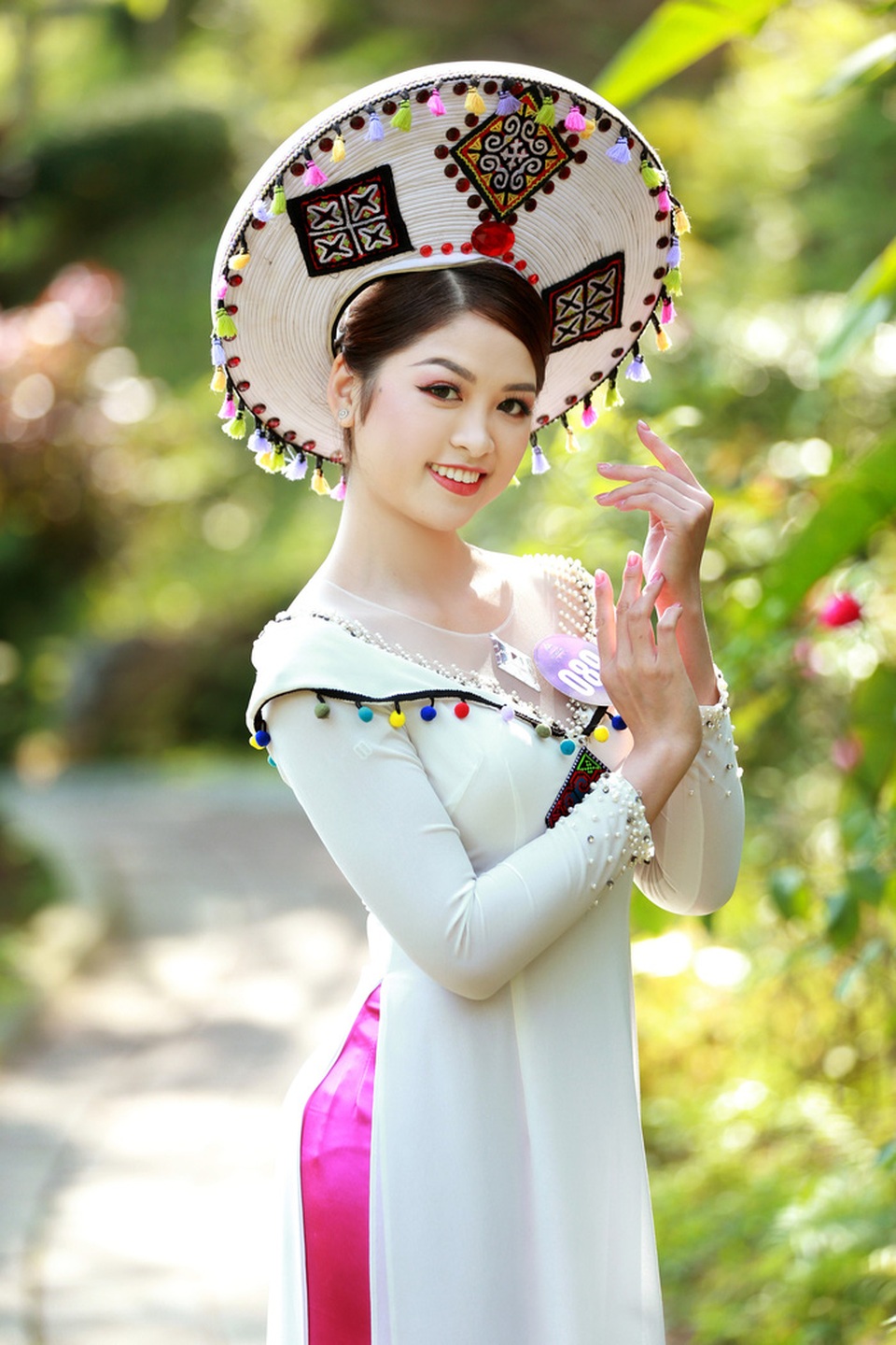 Người đẹp xứ Mường duyên dáng với áo dài thổ cẩm - 7 Người đẹp xứ Mường duyên dáng với áo dài thổ cẩm - 7