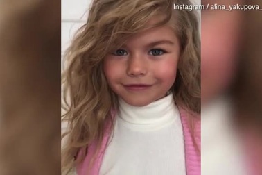 Bé gái Nga được mệnh danh là “cô bé xinh đẹp nhất thế giới”