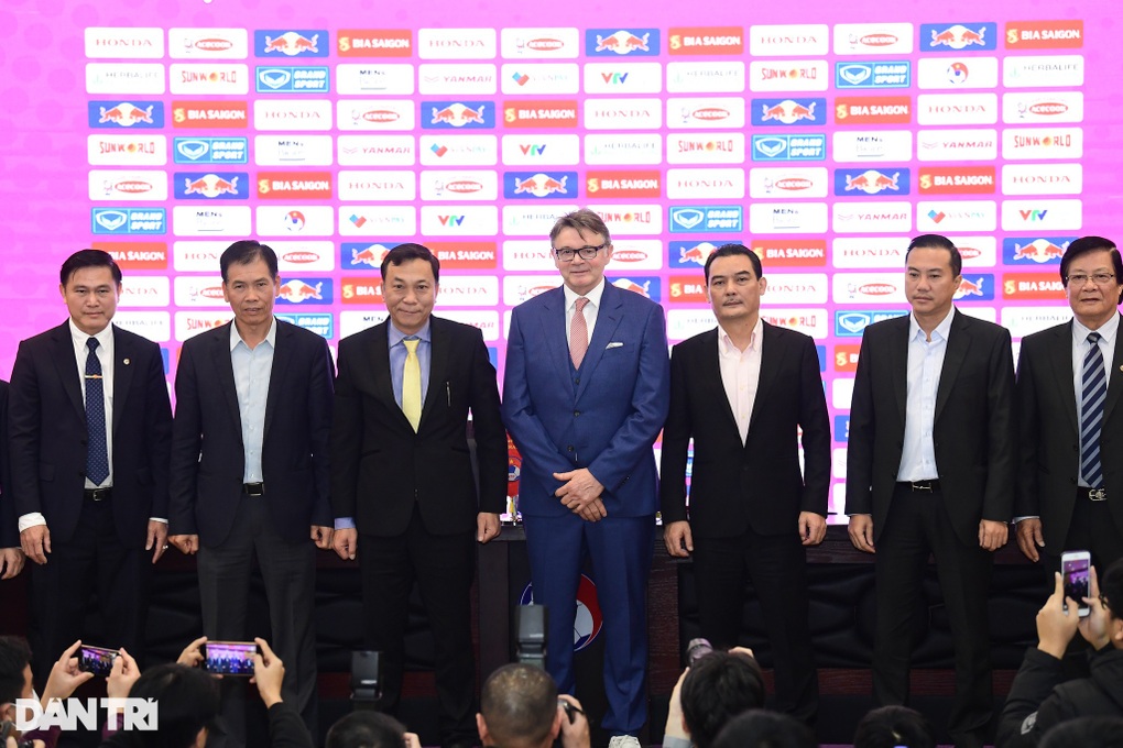 HLV Troussier: Vé dự World Cup 2026 không xa vời với bóng đá Việt Nam - 4 HLV Troussier: Vé dự World Cup 2026 không xa vời với bóng đá Việt Nam - 4