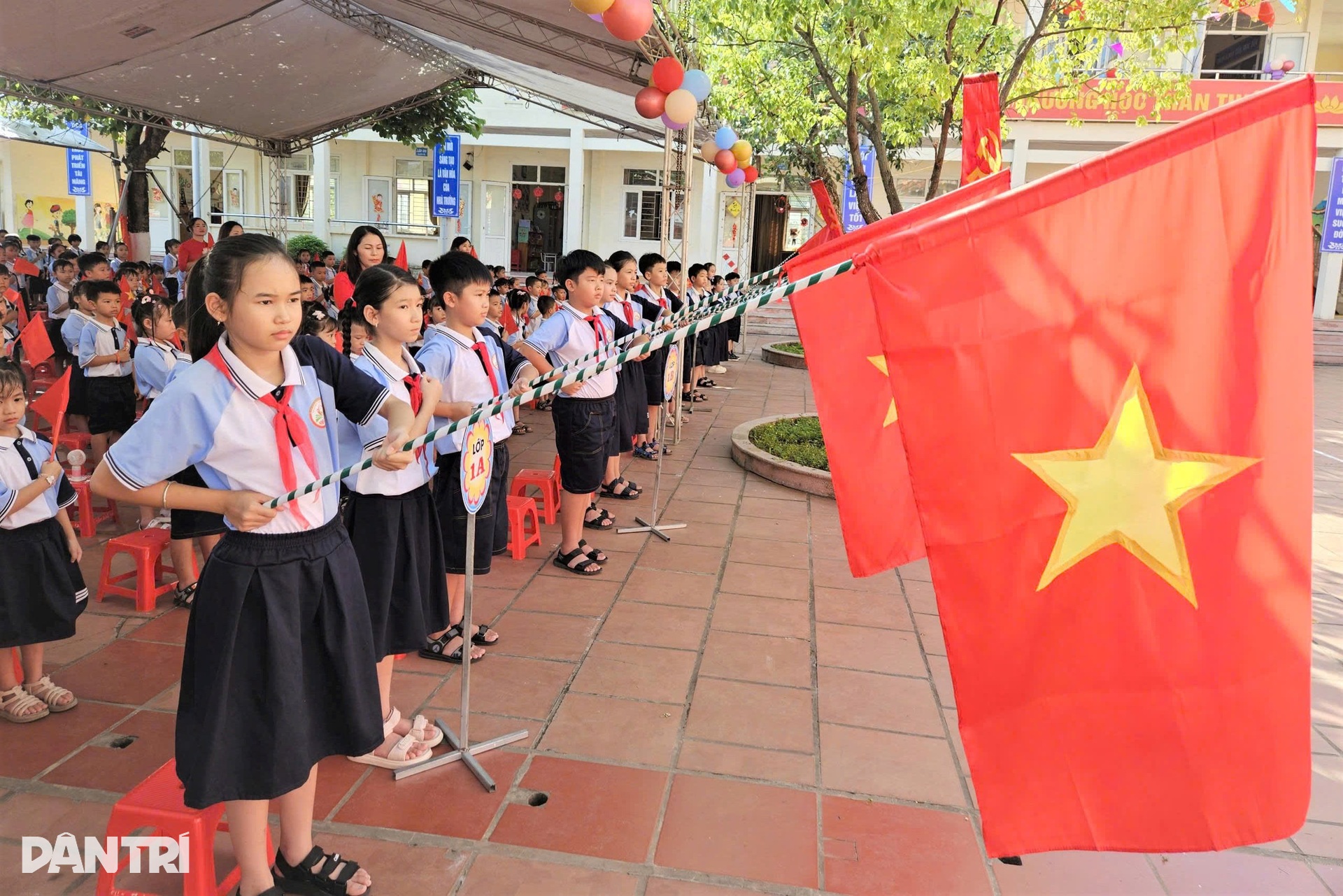 أجواء صاخبة ومبهجة في يوم الافتتاح على مستوى البلاد - 15 Không khí rộn ràng, hân hoan trong ngày khai giảng trên toàn quốc - 15