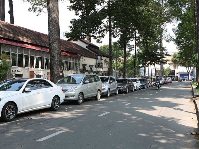 Không nộp phí đỗ ô tô sẽ bị phạt tới 50 triệu đồng - Ảnh 2. Không nộp phí đỗ ô tô sẽ bị phạt tới 50 triệu đồng - Ảnh 2.
