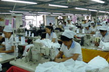 Tăng lương tối thiểu năm 2015: “Doanh nghiệp có thể chịu đựng được”