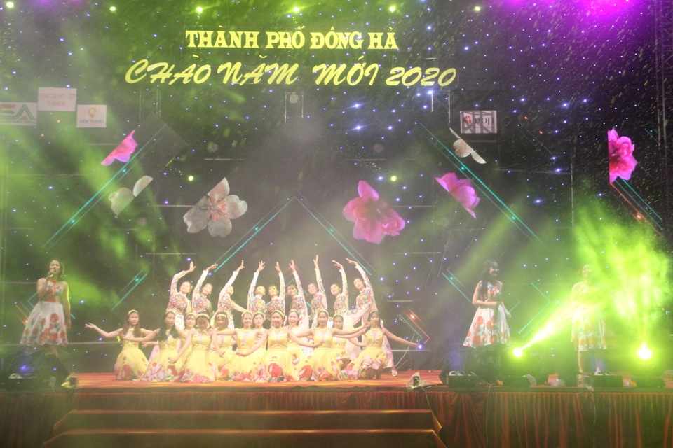 Biển người hân hoan chào năm mới 2020 - 78 Biển người hân hoan chào năm mới 2020 - 78