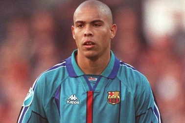 Ronaldo “béo” tố Barcelona sử dụng “nghệ thuật hắc ám”