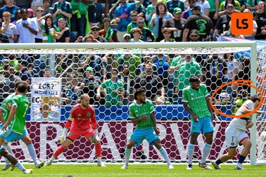 Bàn thắng bằng lưng siêu dị của “Maradona mới” đi vào lịch sử FIFA