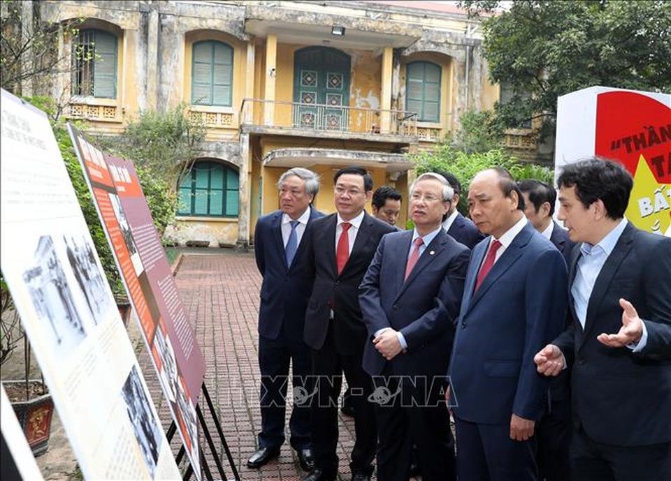 Thủ tướng vào Lăng viếng Bác nhân 45 năm Ngày thống nhất đất nước - 5 Thủ tướng vào Lăng viếng Bác nhân 45 năm Ngày thống nhất đất nước - 5