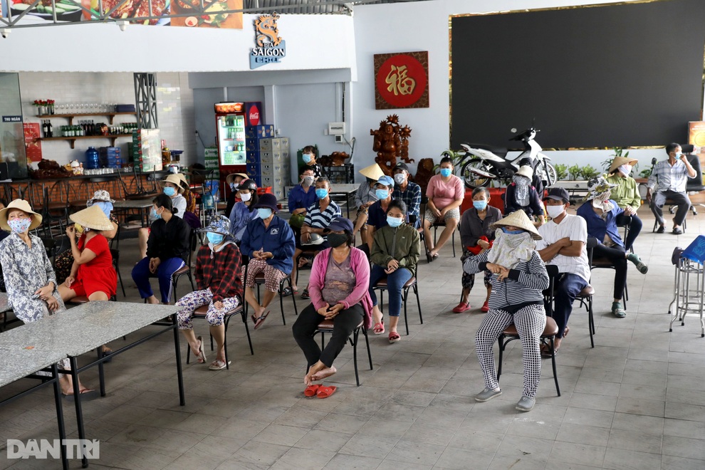 Người dân TPHCM chung tay hỗ trợ lao động nghèo vượt qua mùa dịch - 1 Người dân TPHCM chung tay hỗ trợ lao động nghèo vượt qua mùa dịch - 1
