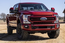 Tesla và Ford là hai hãng xe Mỹ hiếm hoi làm nên kỳ tích này