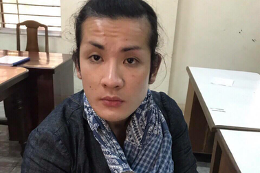 Bắt khẩn cấp các đối tượng chuyển giới chuyên móc túi du khách