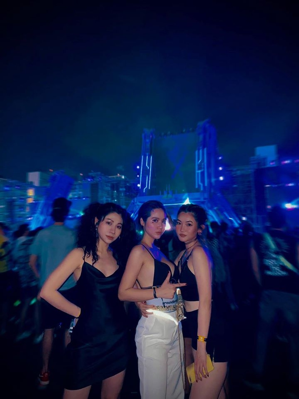 Tiên Nguyễn cùng dàn mỹ nhân Việt khoe dáng gợi cảm trong kỳ nghỉ - 11 Tiên Nguyễn cùng dàn mỹ nhân Việt khoe dáng gợi cảm trong kỳ nghỉ - 11