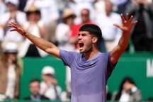 Alcaraz ngược dòng hạ tay vợt 20 tuổi, vào bán kết Monte Carlo