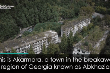 Thị trấn ma bị thảm thực vật xâm chiếm