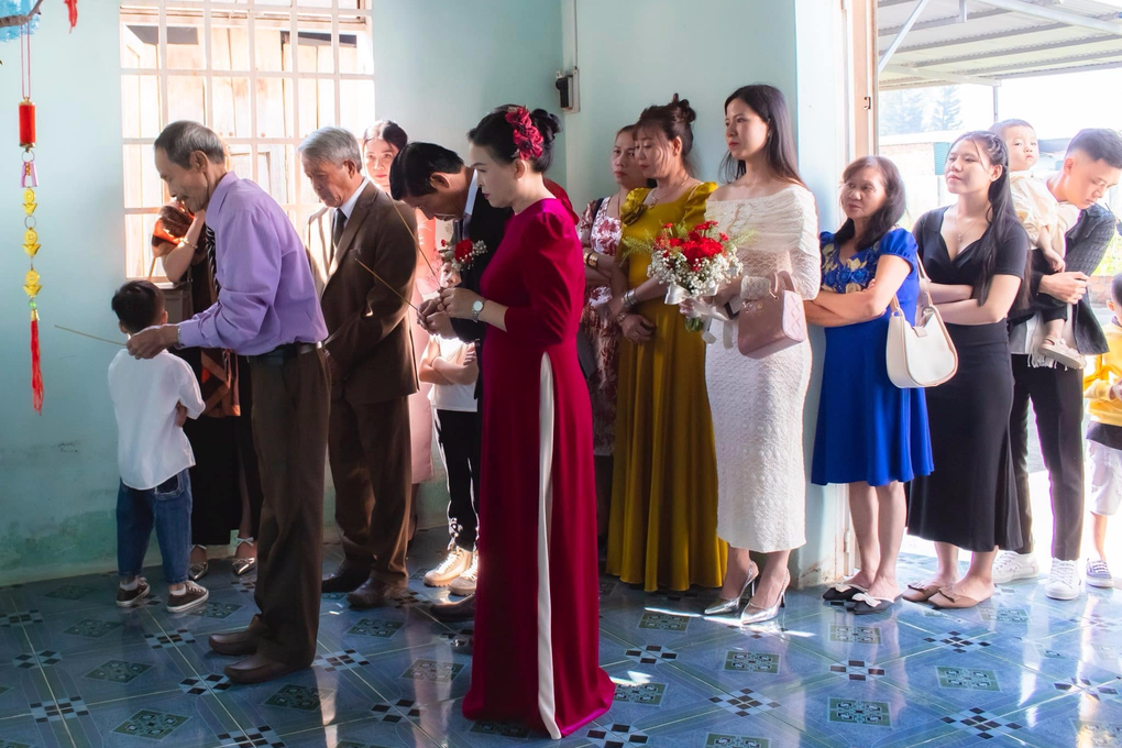 Góa chồng 20 năm, cô dâu U60 Đà Lạt tìm thấy hạnh phúc bên ông bố đơn thân - 2 Góa chồng 20 năm, cô dâu U60 Đà Lạt tìm thấy hạnh phúc bên ông bố đơn thân - 2