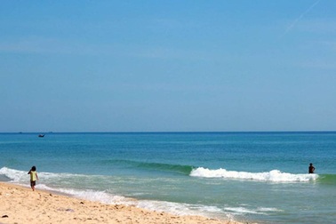 Cứu 3 bạn nữ đuối nước khi tắm biển, nam sinh viên tử vong