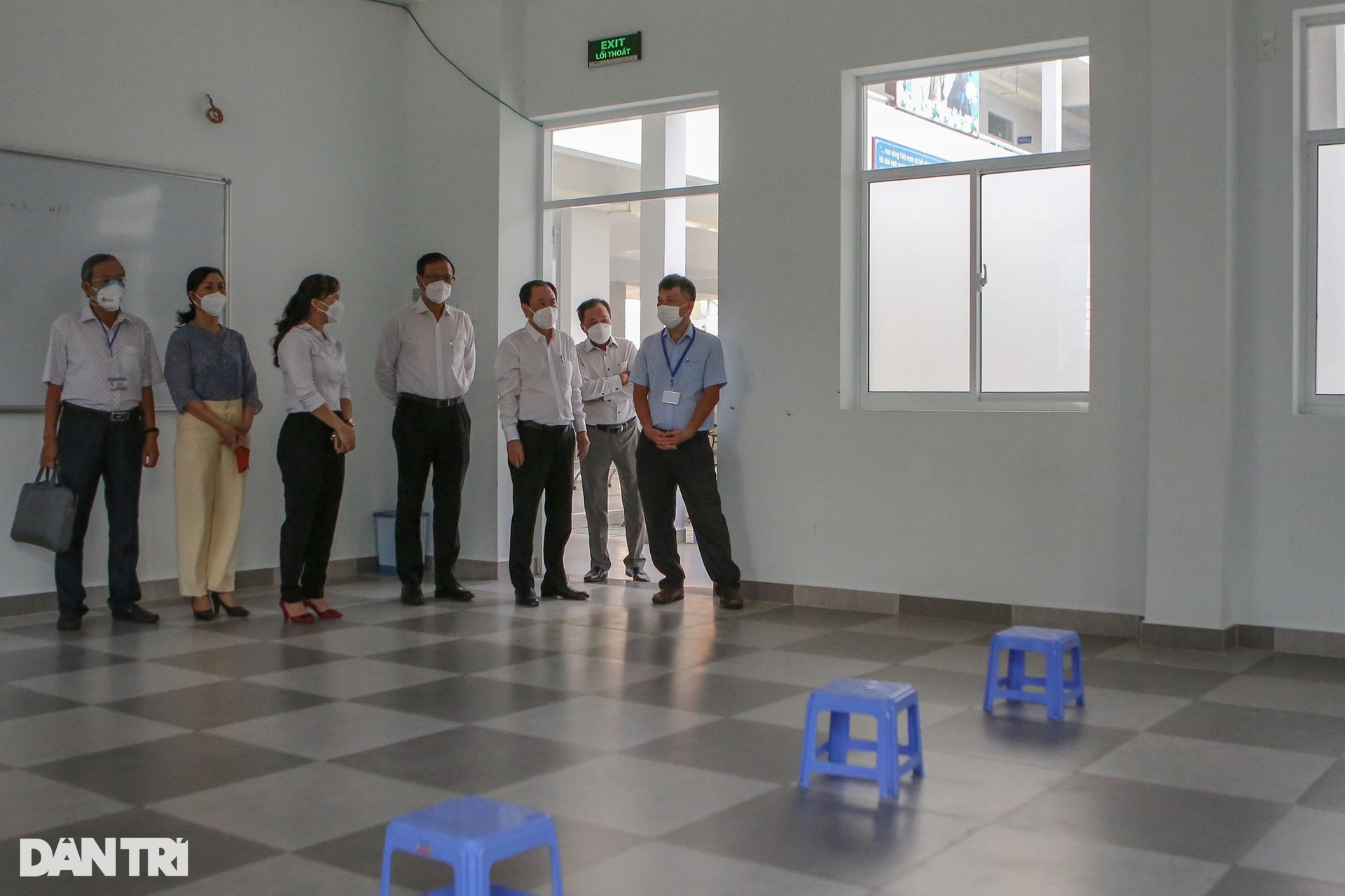 Hơn 100 nghìn học sinh TPHCM trở lại trường sau gần 8 tháng học online - 16 Hơn 100 nghìn học sinh TPHCM trở lại trường sau gần 8 tháng học online - 16