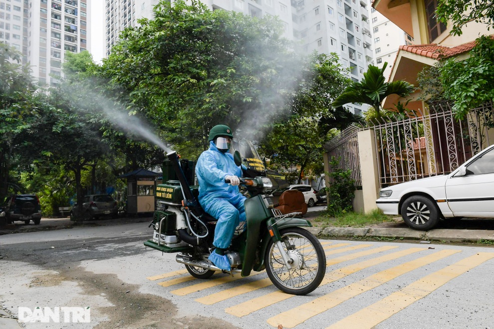Cận cảnh xe phun khử khuẩn lưu động mới được thử nghiệm ở Hà Nội - 2 Cận cảnh xe phun khử khuẩn lưu động mới được thử nghiệm ở Hà Nội - 2