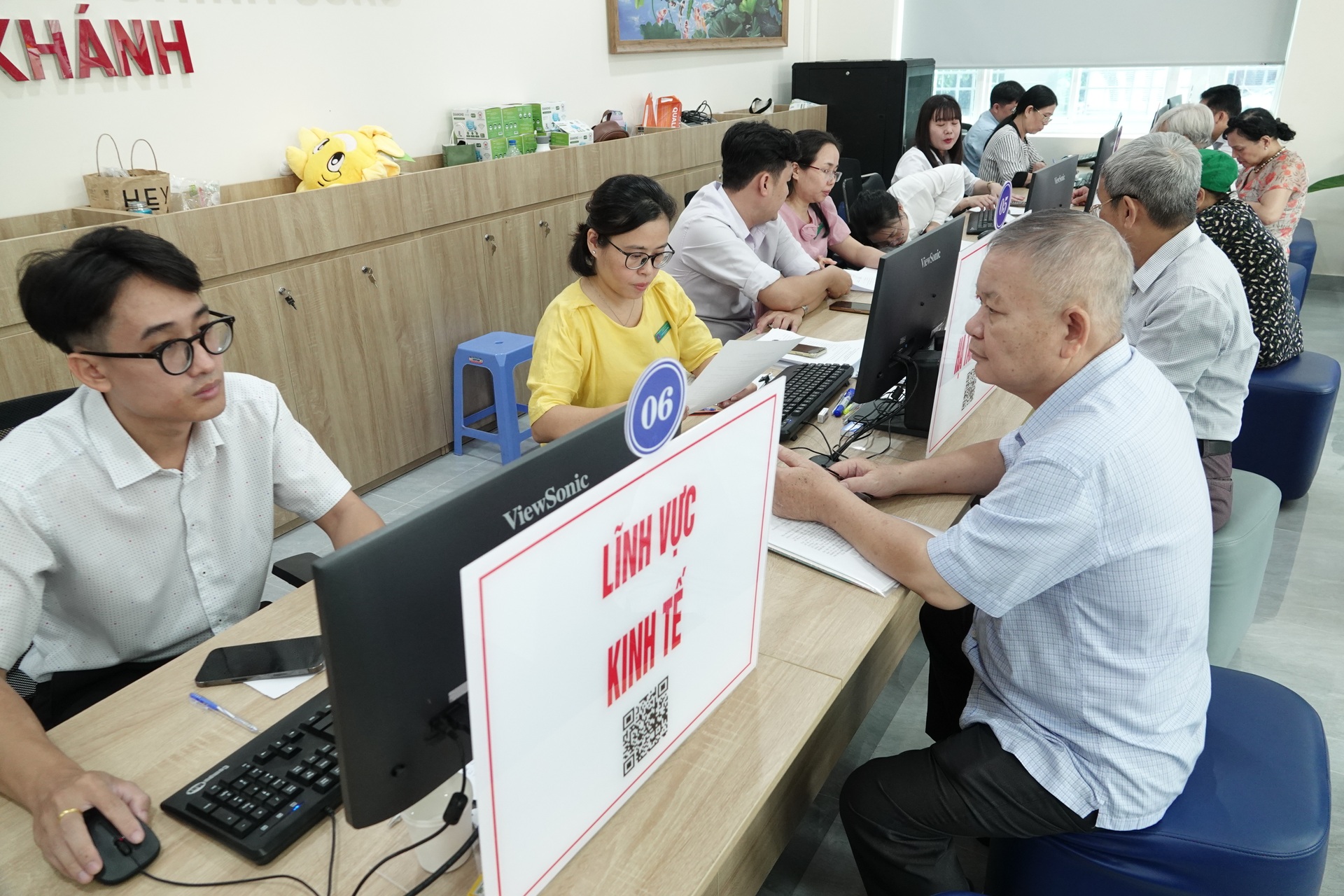 TPHCM đầu tư robot tiếp dân, cán bộ đến tận nhà giúp dân làm thủ tục - 11 TPHCM đầu tư robot tiếp dân, cán bộ đến tận nhà giúp dân làm thủ tục - 11
