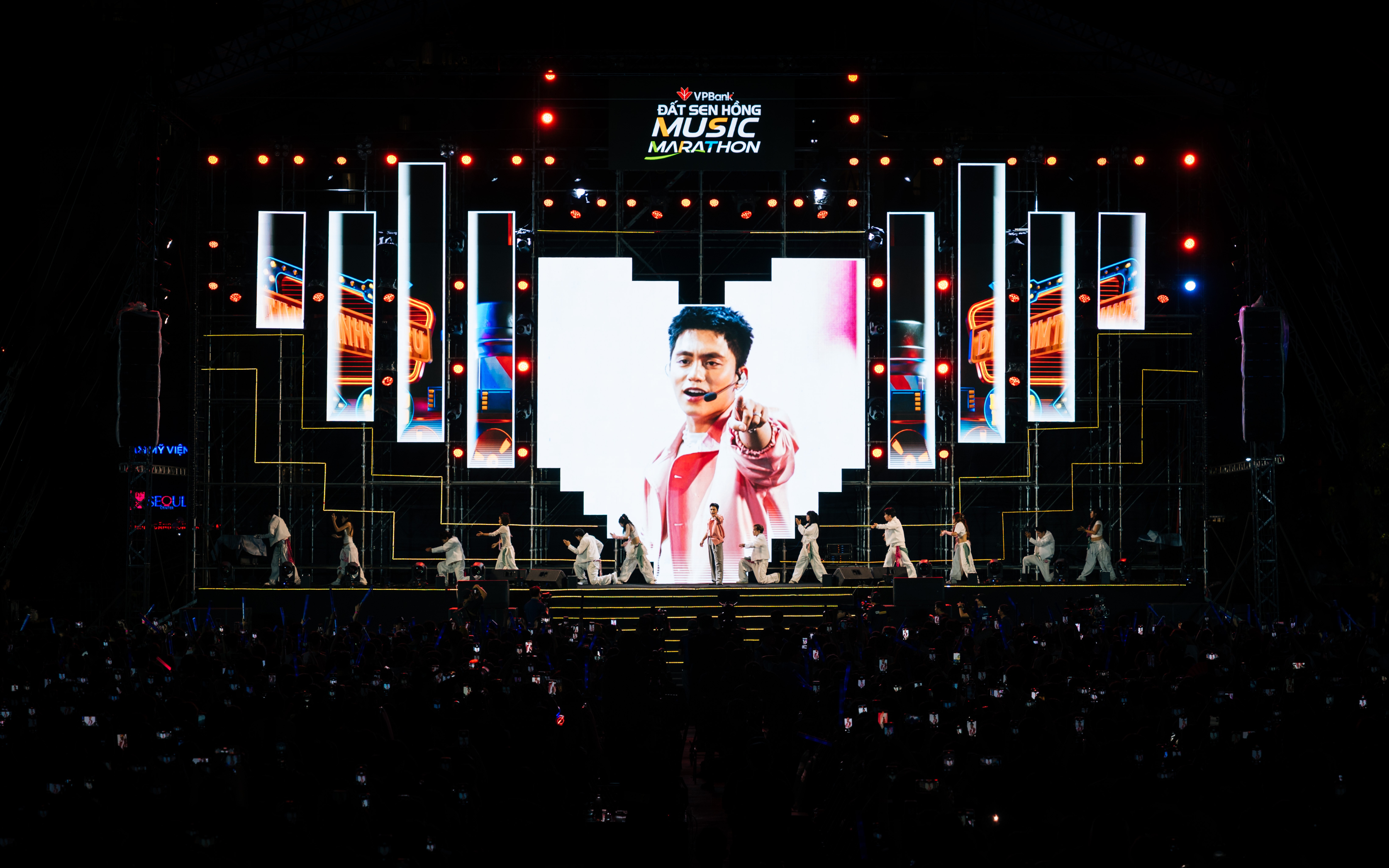 Không khí sôi động tại đêm nhạc Prime Night - VPBank Đất Sen Hồng Music Marathon 2025 - 5