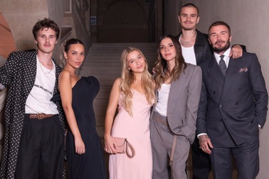 Victoria Beckham phủ nhận việc các con dựa hơi thành công từ cha mẹ