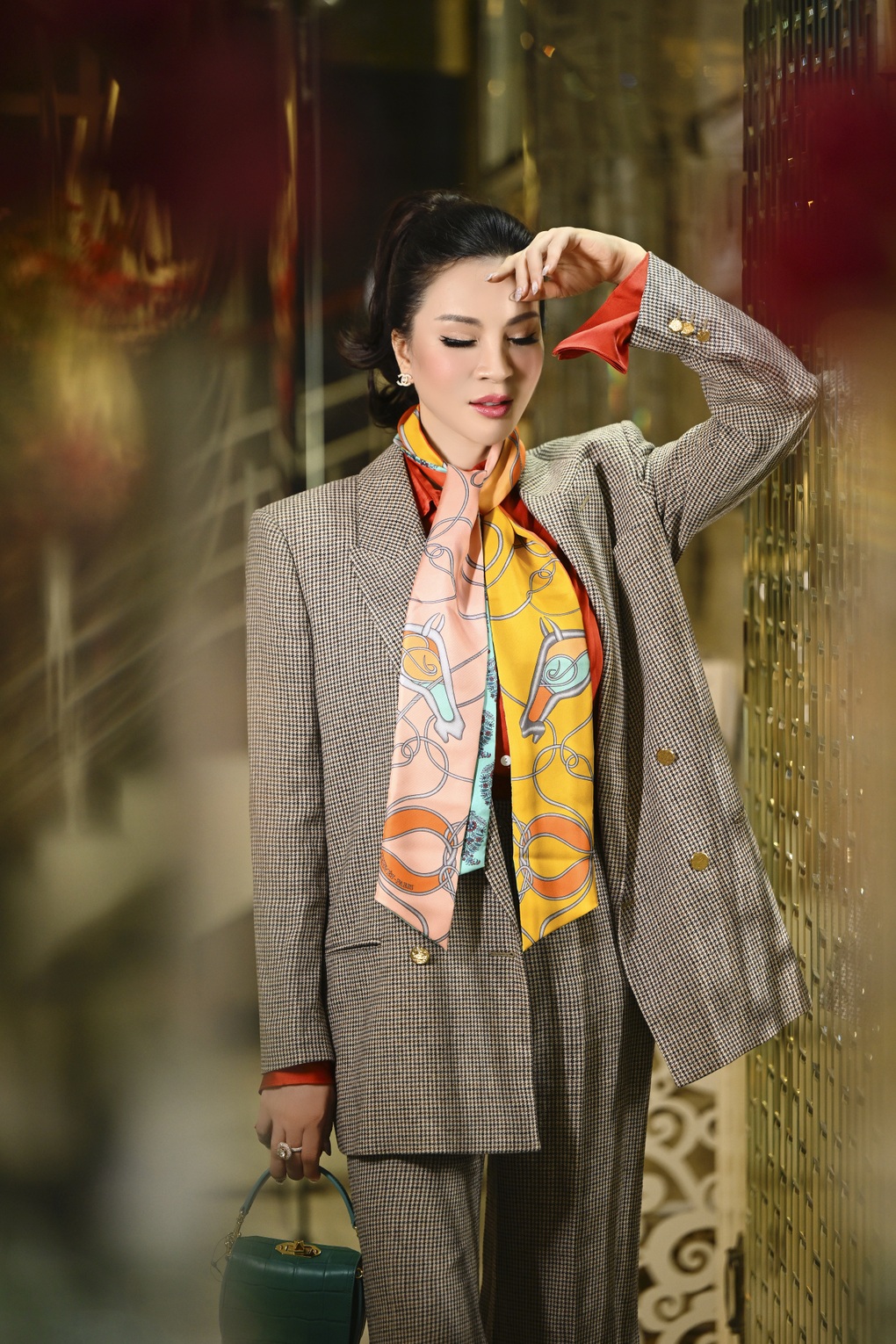 Mỹ nhân ảnh lịch Thanh Mai diện cây đồ hiệu, đeo nhẫn kim cương khủng - 5 Mỹ nhân ảnh lịch Thanh Mai diện cây đồ hiệu, đeo nhẫn kim cương khủng - 5