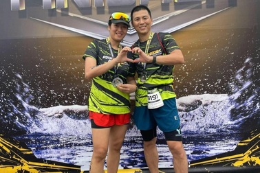 Hai vợ chồng và con trai 8 tuổi cùng tranh tài ở Aqua Warriors Halong Bay