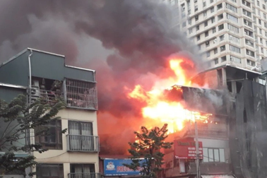 Hà Nội: Cháy nhà 4 tầng trên phố Minh Khai