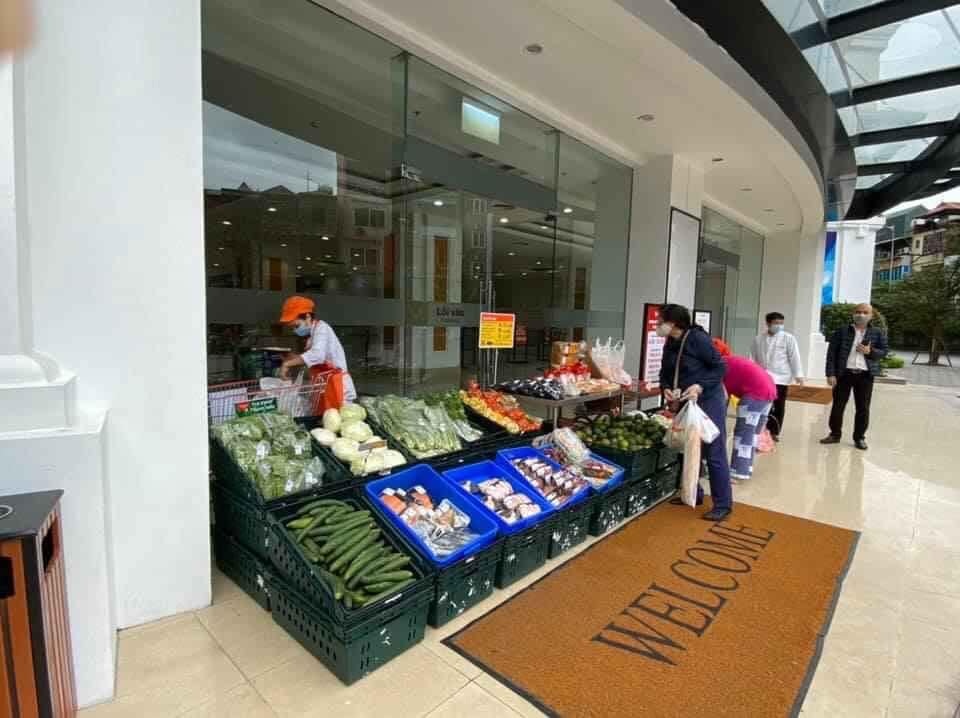 Khẩn trương mở thêm nhiều điểm bán hàng dã chiến, đảm bảo mọi tình huống - 1 Khẩn trương mở thêm nhiều điểm bán hàng dã chiến, đảm bảo mọi tình huống - 1