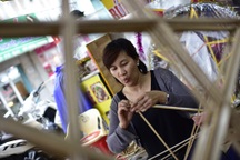 Làng lồng đèn Trung thu thảnh thơi vì… hút hàng