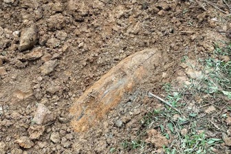 Quả bom lớn phát lộ khi người dân đào đất làm nhà