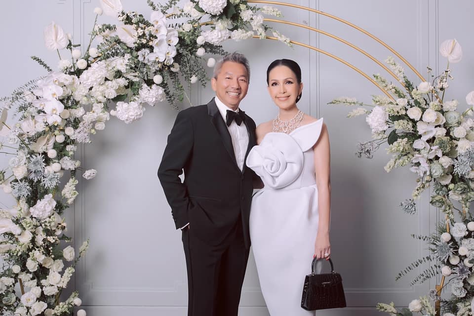 “Nữ hoàng ảnh lịch” Diễm My tiết lộ mình là người chủ động tán tỉnh chồng - 2 “Nữ hoàng ảnh lịch” Diễm My tiết lộ mình là người chủ động tán tỉnh chồng - 2