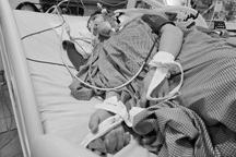 Nghẹn ngào tiễn biệt người mẹ đơn thân từng được bạn đọc Dân trí giúp đỡ