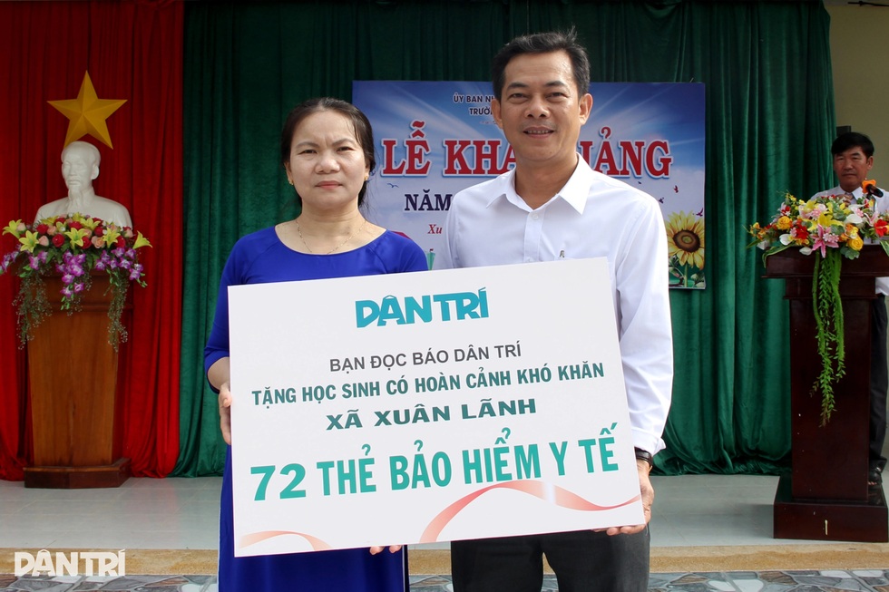 Báo Dân trí trao gần 900 thẻ BHYT đến học sinh tại miền Trung - Tây Nguyên - 16 Báo Dân trí trao gần 900 thẻ BHYT đến học sinh tại miền Trung - Tây Nguyên - 16