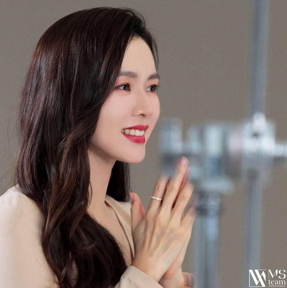 “Chị đẹp” Son Ye Jin mua biệt thự hơn 300 tỷ đồng - 2 “Chị đẹp” Son Ye Jin mua biệt thự hơn 300 tỷ đồng - 2