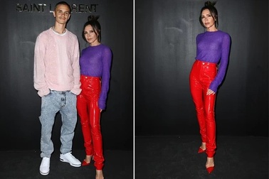 Victoria Beckham nhỏ bé khi đứng cạnh con trai thứ hai