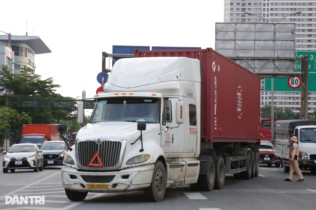 CSGT in ảnh ngay tại chốt, chứng minh lỗi vi phạm của tài xế - 8 CSGT in ảnh ngay tại chốt, chứng minh lỗi vi phạm của tài xế - 8